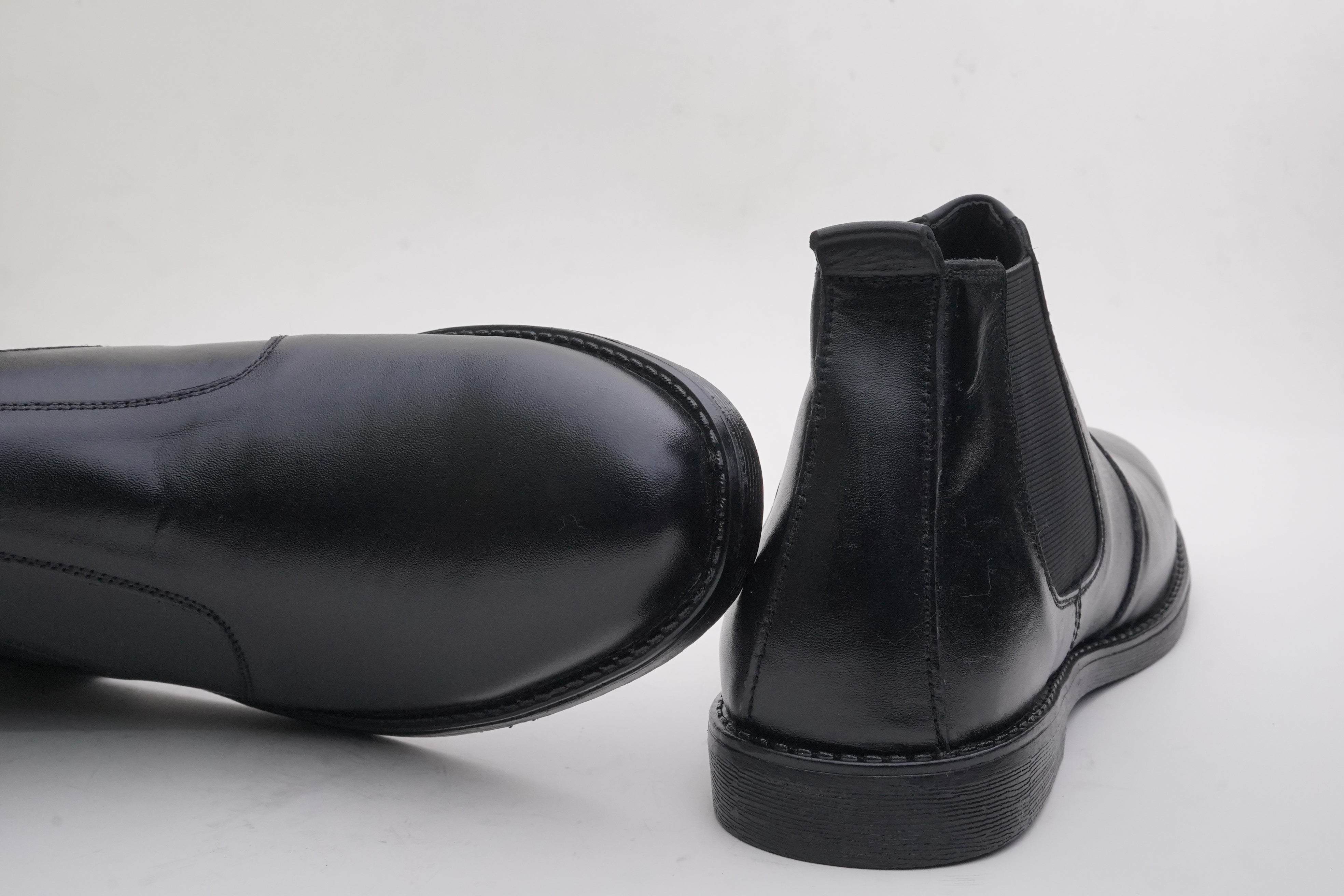 Leather Chelsea Boot Black DC-02